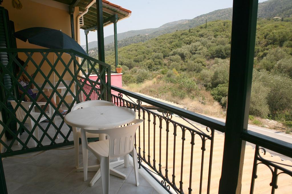Marathes Studios Ayios Nikitas Luaran gambar
