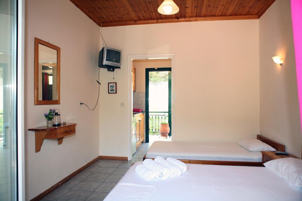 Marathes Studios Ayios Nikitas Luaran gambar