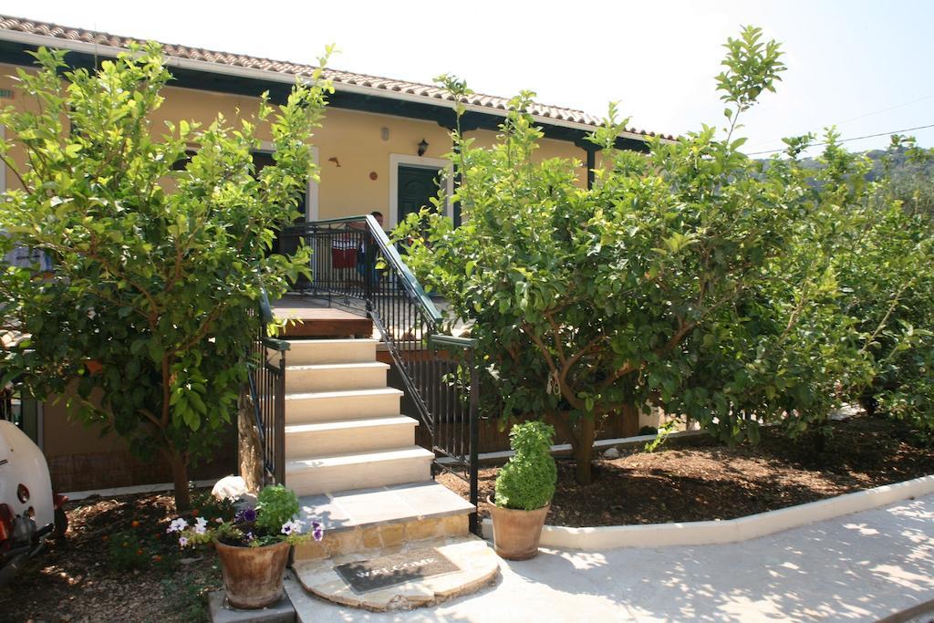 Marathes Studios Ayios Nikitas Luaran gambar